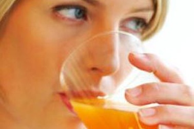 Nước cam làm tăng nguy cơ gout ở nữ giới