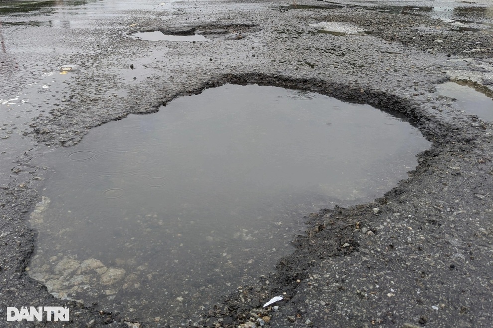 Quảng Ngãi: Đoạn quốc lộ đang bảo hành lại xuất hiện nhiều điểm hư hỏng - 2 Quảng Ngãi: Đoạn quốc lộ đang bảo hành lại xuất hiện nhiều điểm hư hỏng - 2