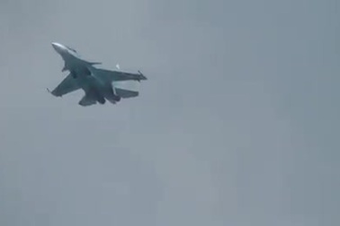 “Hổ mang chúa” Su-30SM bị bung dù hãm khi nhào lộn trên không trung