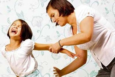 Tăng nguy cơ bệnh tim do bị đánh đập khi nhỏ