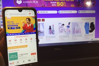 Quán hàng đua nhau giảm giá, ăn theo ngày lễ độc thân 11/11