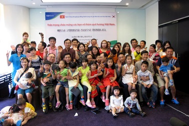 Cô dâu Việt xứ “kim chi”: Nỗi niềm hai tiếng quê hương