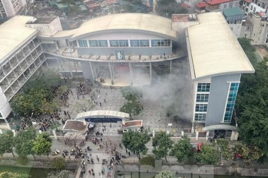 Hà Nội: Trường Tiểu học Yên Hòa cháy giữa trưa, học sinh chạy tán loạn