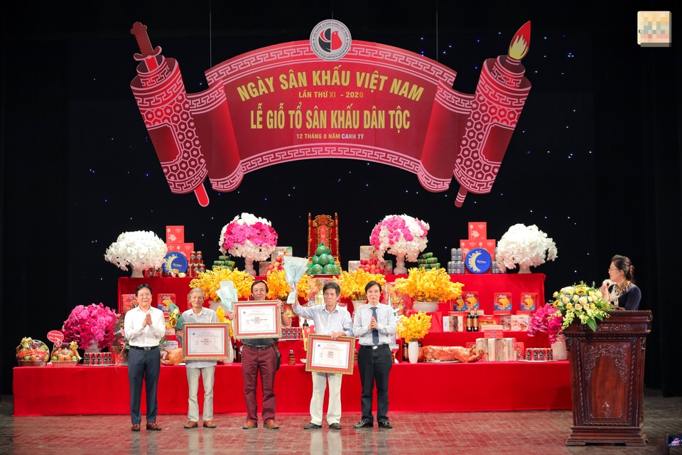 Nghệ sĩ gạo cội tề tựu trong lễ giỗ Tổ sân khấu - 7 Nghệ sĩ gạo cội tề tựu trong lễ giỗ Tổ sân khấu - 7