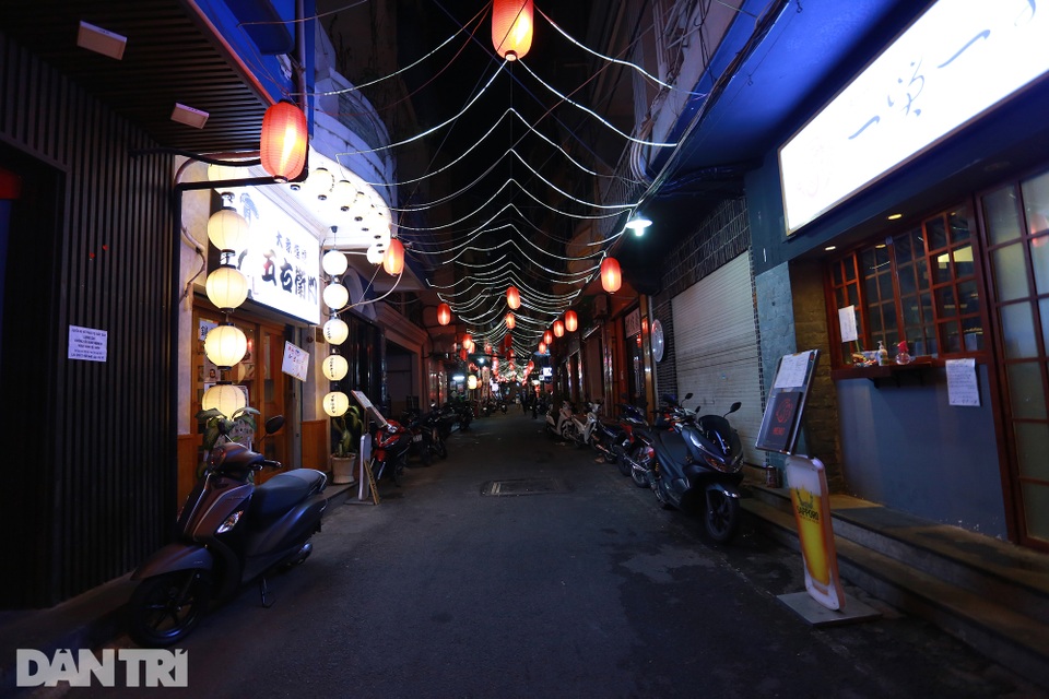 Sau vụ xử phạt karaoke trá hình, loạt phố massage ở TP.HCM đóng cửa im lìm - 12 Sau vụ xử phạt karaoke trá hình, loạt phố massage ở TP.HCM đóng cửa im lìm - 12