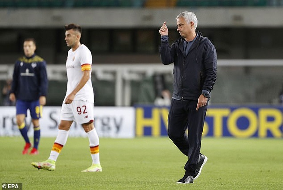 Juventus rơi xuống nhóm cầm đèn đỏ, Mourinho đứt chuỗi thắng cùng Roma - 4 Juventus rơi xuống nhóm cầm đèn đỏ, Mourinho đứt chuỗi thắng cùng Roma - 4
