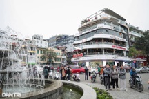 Trào lưu chụp ảnh cùng tòa nhà "Hàm cá mập"