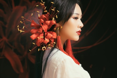 Vợ NSƯT Việt Hoàn gây sốt khi hoá nhân vật trong phim cổ trang ma mị