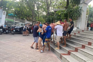 Vụ đuối nước ở bể bơi Công viên Tuổi trẻ: Tưởng nạn nhân đang lặn