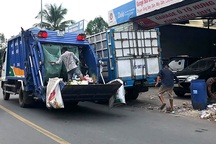 Bình Dương: Bị thu phí, “gò” thời gian đổ rác, 17 đội thu gom rác cầu cứu!
