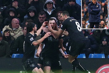 Man City tuột chiến thắng đầy cay đắng trên sân nhà