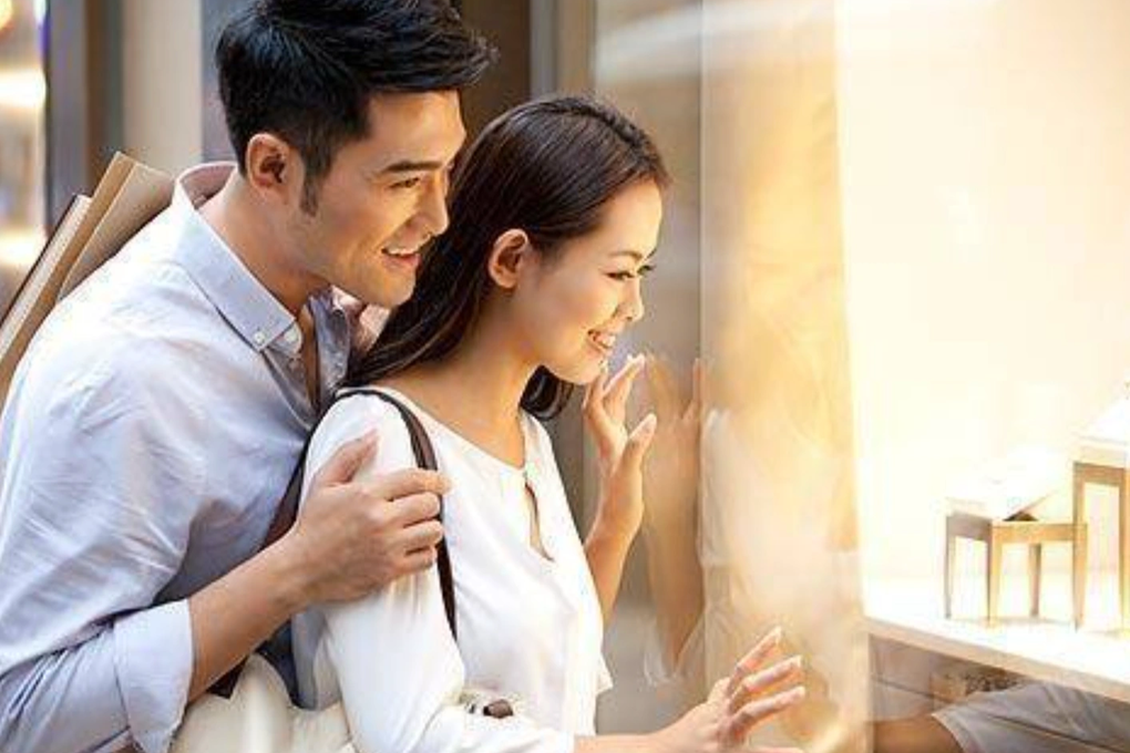 Nửa đêm vợ tỉnh giấc, phát hiện chồng đi nhầm sang phòng cô giúp việc - 1 Nửa đêm vợ tỉnh giấc, phát hiện chồng đi nhầm sang phòng cô giúp việc - 1