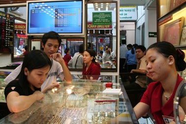 Vàng và USD lập thêm kỷ lục về giá