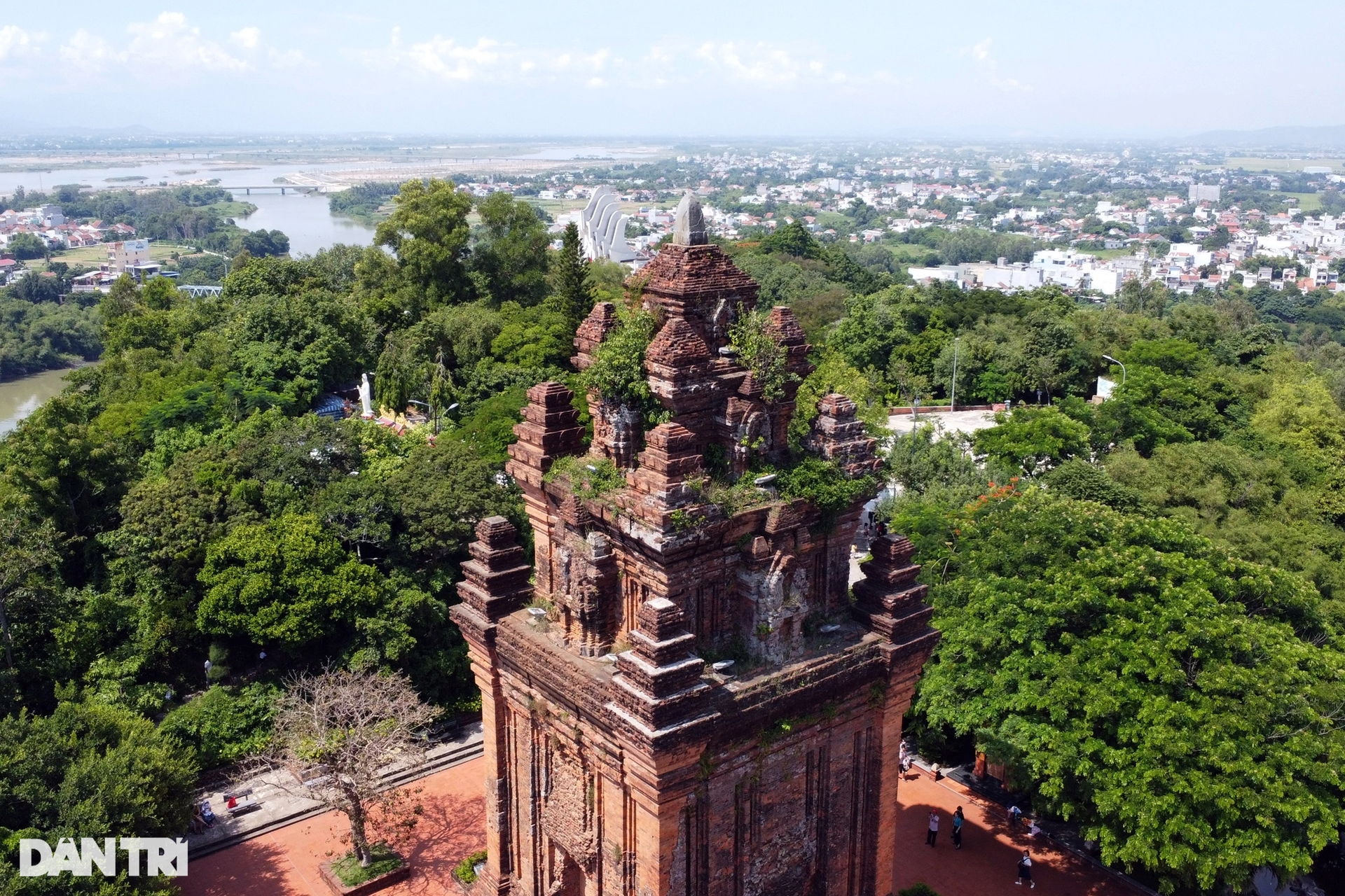 Tháp Nhạn nghìn tuổi ẩn chứa nhiều điều bí ẩn ở Phú Yên - 4 Tháp Nhạn nghìn tuổi ẩn chứa nhiều điều bí ẩn ở Phú Yên - 4
