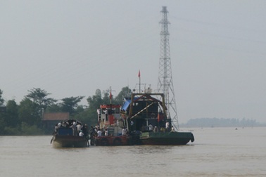 Tìm thấy thi thể nạn nhân thứ 18 vụ xe khách bị lũ cuốn trôi