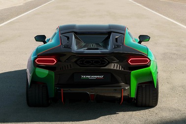 Lamborghini lý giải như thế nào về doanh số kỷ lục dù kinh tế khó khăn?