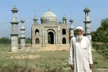 Đổ “núi” tiền xây cung điện giống Taj Mahal cho vợ