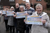 Hơn 500 người tại ngôi làng Anh đồng loạt trúng số, tổng giải 11 triệu USD