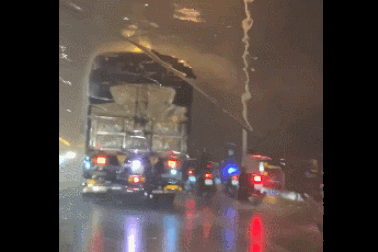 Hành động đẹp của tài xế xe tải là khoảnh khắc giao thông nổi bật tuần qua