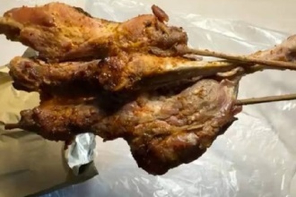 Món đùi ngỗng của bà bán rong ở Trung Quốc thành hiện tượng gây sốt - 2 Món đùi ngỗng của bà bán rong ở Trung Quốc thành hiện tượng gây sốt - 2