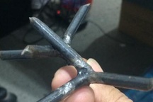 Đinh 4 chân cực nguy hiểm xuất hiện trên quốc lộ, nhiều xe dính bẫy