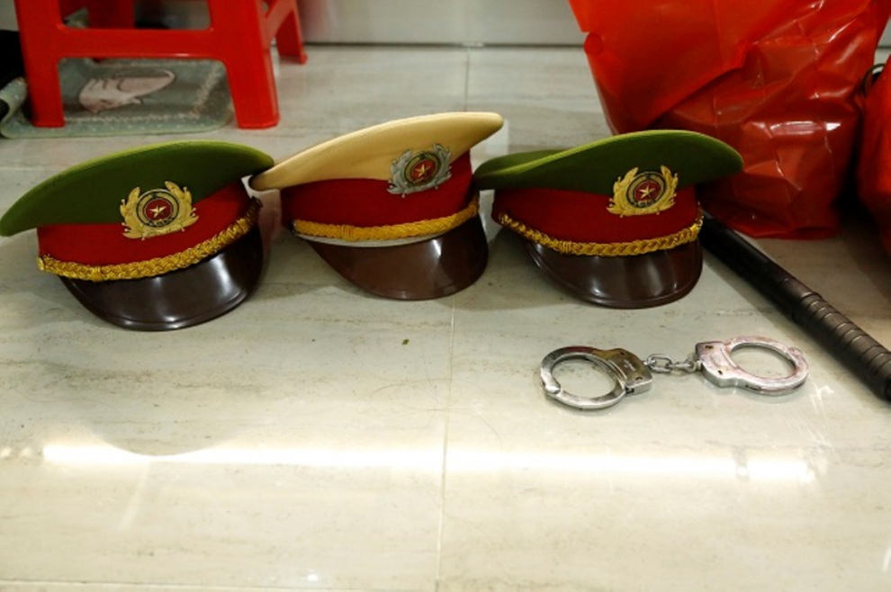 Lật mặt thiếu tá rởm chuyên nghề lừa đảo - 2 Lật mặt thiếu tá rởm chuyên nghề lừa đảo - 2