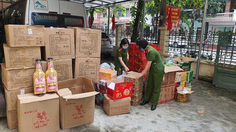 Phát sốt với chai bỏng ngô khổng lồ cao nửa mét, nặng một cân - 3 Phát sốt với chai bỏng ngô khổng lồ cao nửa mét, nặng một cân - 3