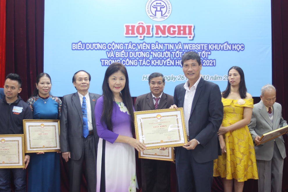 Hội Khuyến học Hà Nội biểu dương gương Người tốt việc tốt - 3 Hội Khuyến học Hà Nội biểu dương gương Người tốt việc tốt - 3