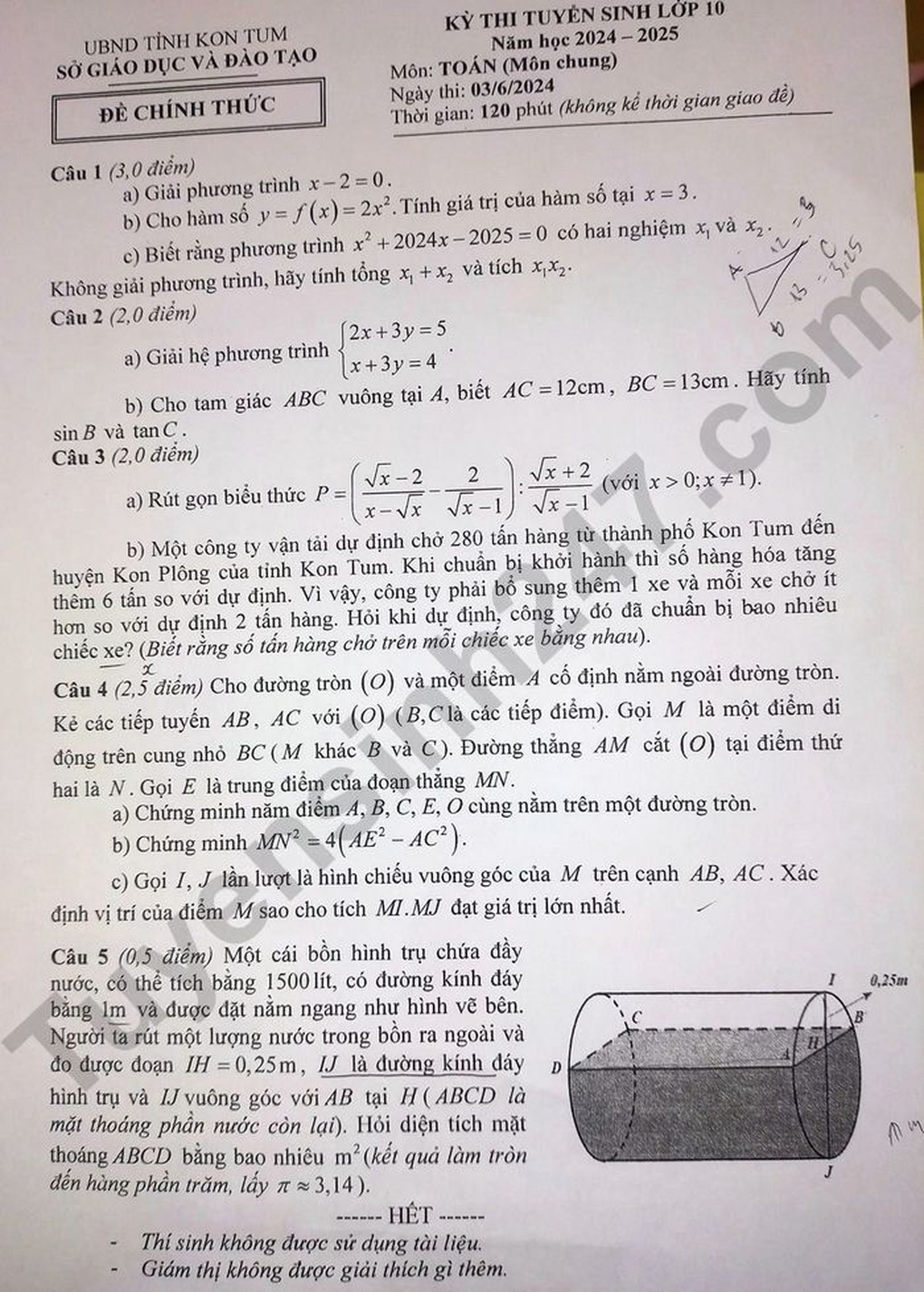 Học sinh Kon Tum kết thúc thi lớp 10, đề và đáp án môn toán, văn - 1