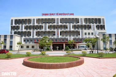 Trung tâm y tế gần 200 tỷ đồng mới sử dụng đã hư hỏng