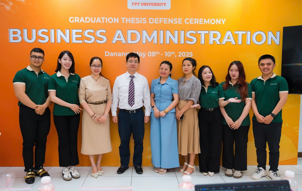 Sinh viên FPT phát triển mô hình lớp bán trú cho người cao tuổi - 3 Sinh viên FPT phát triển mô hình lớp bán trú cho người cao tuổi - 3