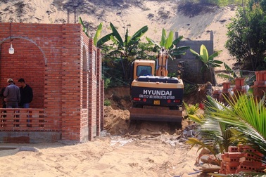 "Bất lực" với tình trạng lấn chiếm, xây nhà trái phép tại Nhơn Hội