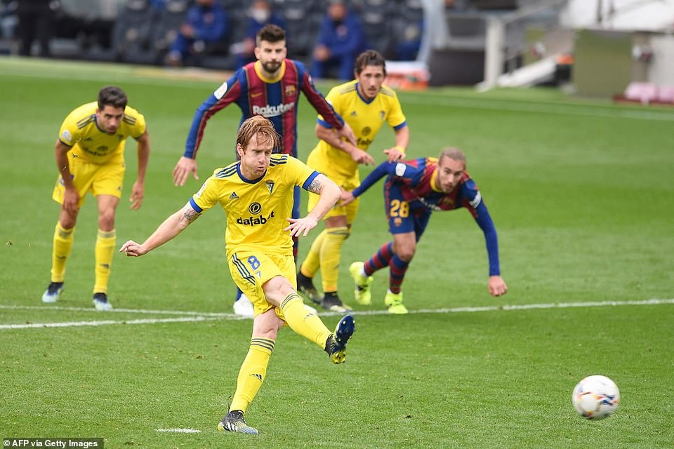 Hòa thất vọng, Barcelona hụt hơi trong cuộc đua với Atletico và Real Madrid - 8 Hòa thất vọng, Barcelona hụt hơi trong cuộc đua với Atletico và Real Madrid - 8