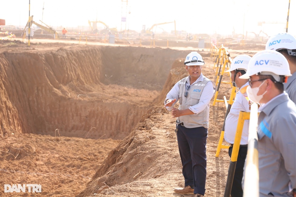 BQL dự án Long Thành: Khó tìm người Việt vào vị trí lương 400 triệu