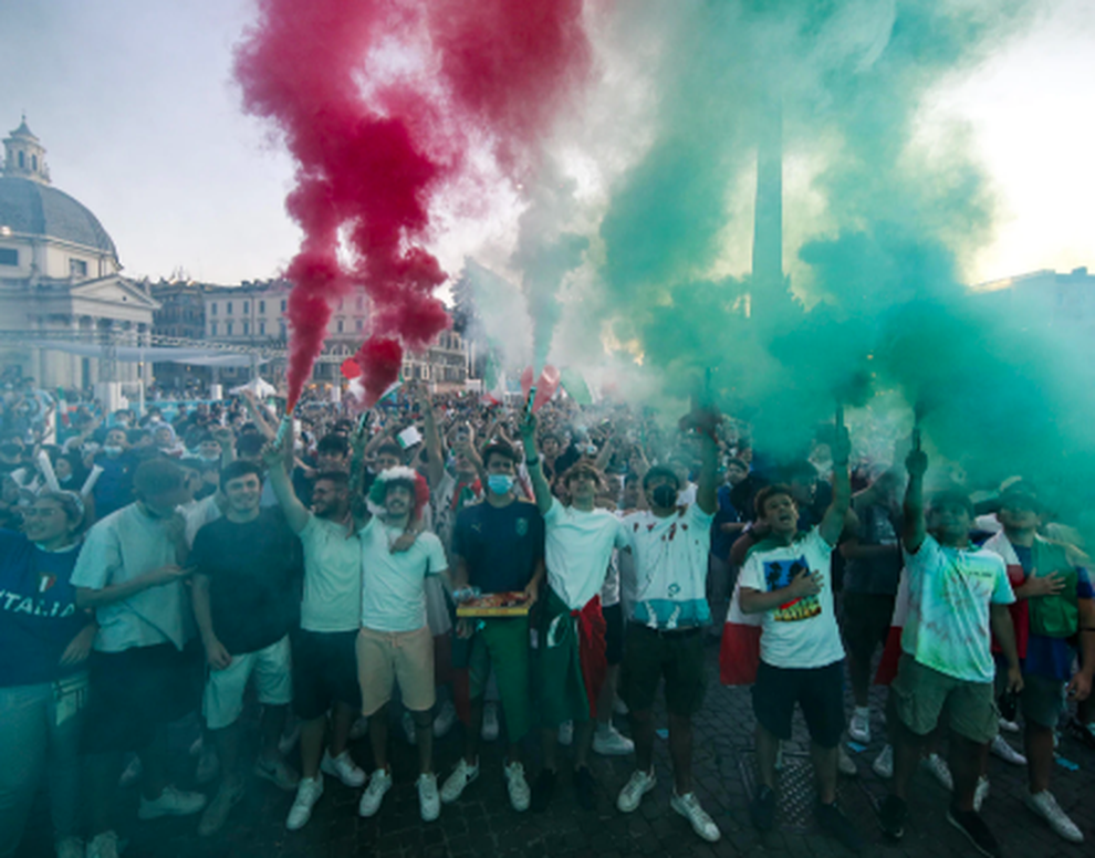 Cảm xúc vỡ òa của đội tuyển Italia sau trận thắng nghẹt thở trước Áo - 17