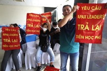 Thao túng tâm lý để phụ huynh "vét cạn túi" cho trung tâm tiếng Anh