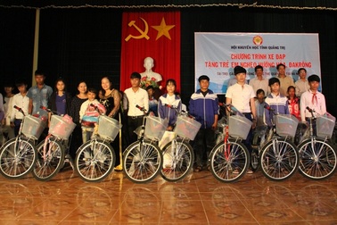 Quảng Trị: Trao 40 xe đạp cùng 300 cặp sách cho học sinh miền núi trước ngày tựu trường