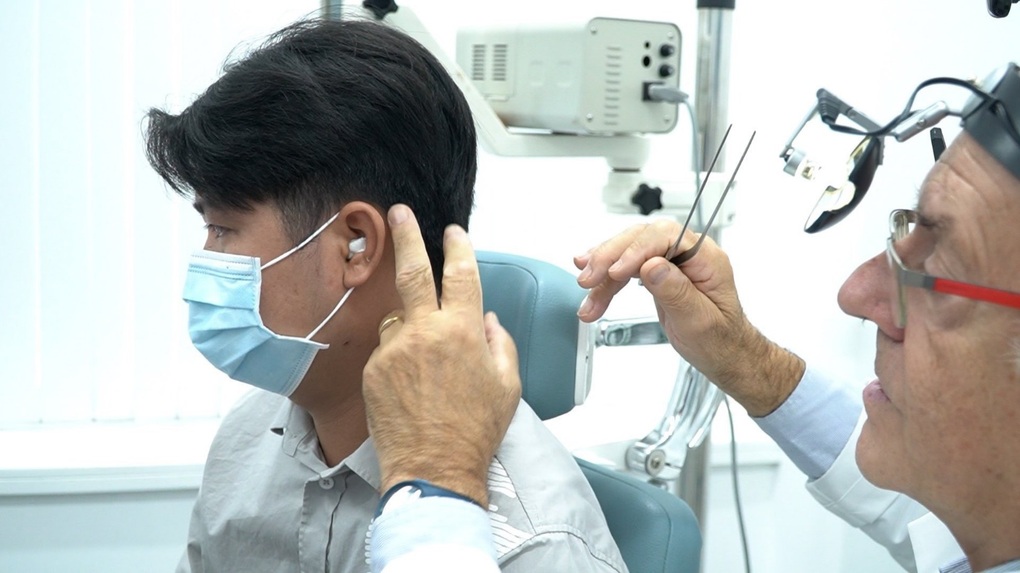 Chữa chứng ù tai nhức đầu nhờ chuyên gia phục hồi thính lực Pháp - 1 Chữa chứng ù tai nhức đầu nhờ chuyên gia phục hồi thính lực Pháp - 1