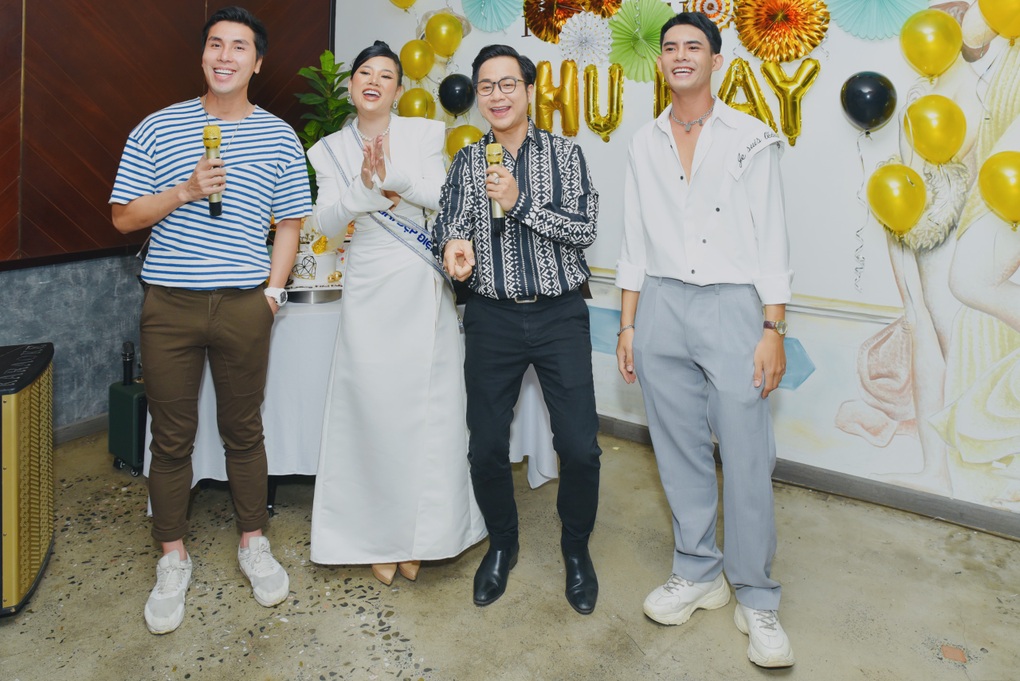 Diễn viên Như Mây mặc gợi cảm đón tuổi mới - 4 Diễn viên Như Mây mặc gợi cảm đón tuổi mới - 4