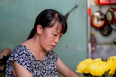 Thai phụ mắc Covid-19: "Ráng tăng ca kiếm tiền trả nợ rồi về quê"