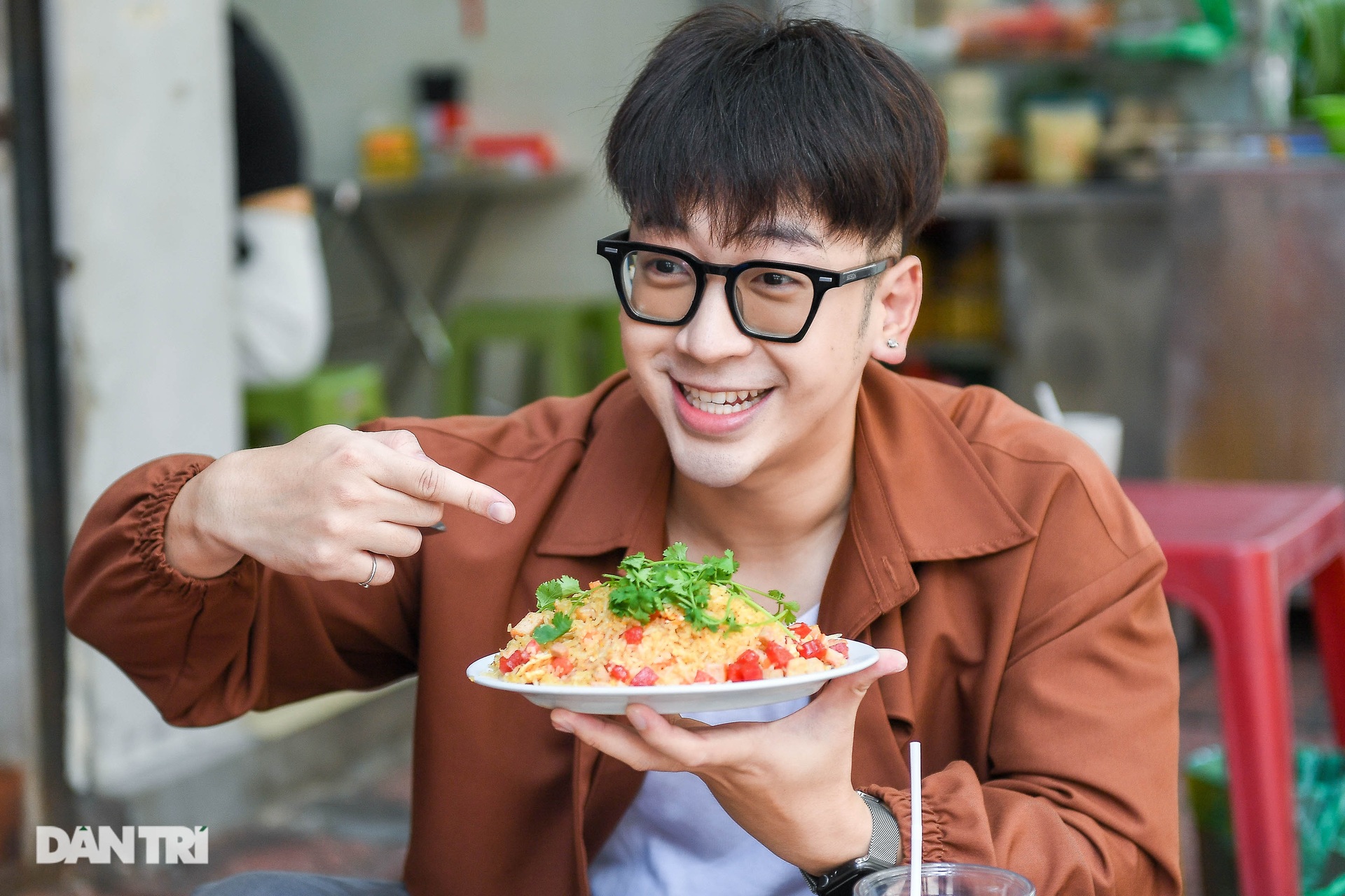 Cuộc sống của reviewer nổi tiếng: Tăng 16kg, bị ném đá vì suốt ngày khen - 16 Cuộc sống của reviewer nổi tiếng: Tăng 16kg, bị ném đá vì suốt ngày khen - 16