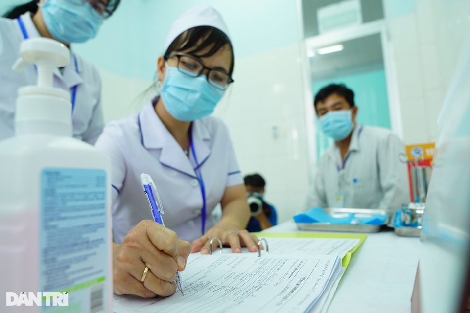 Hơn 800 người đăng ký tiêm thử vắc xin ngừa Covid-19 made-in Vietnam - 9 Hơn 800 người đăng ký tiêm thử vắc xin ngừa Covid-19 made-in Vietnam - 9