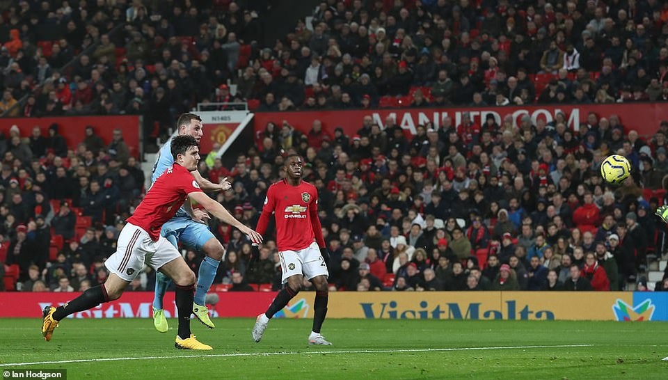 Man Utd bị Burnley đè bẹp ngay trên sân nhà Old Trafford - 4 Man Utd bị Burnley đè bẹp ngay trên sân nhà Old Trafford - 4