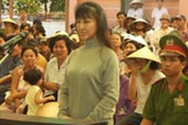 Nhận 3 năm tù vì hành hạ dã man người giúp việc