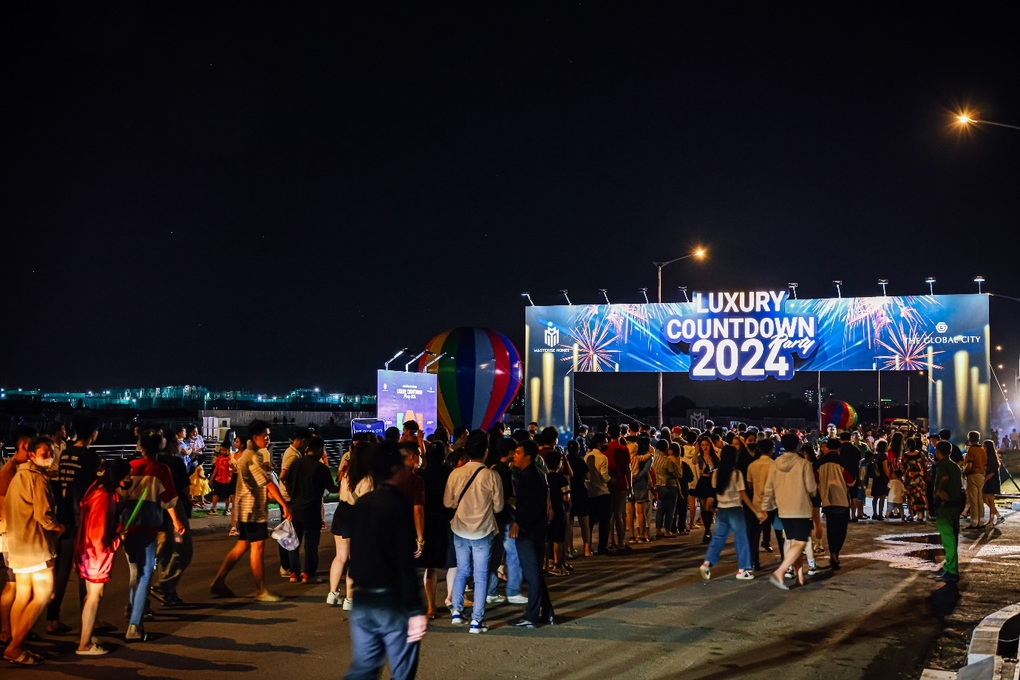 Hơn 50.000 người đón năm 2024 tại trung tâm mới - The Global City - 6 Hơn 50.000 người đón năm 2024 tại trung tâm mới - The Global City - 6
