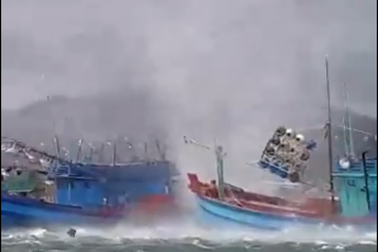 Vòi rồng xuất hiện ở Phú Quốc nhấn chìm một tàu cá