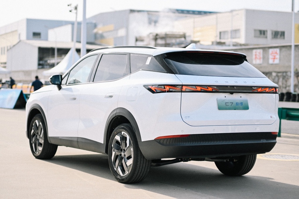 SUV hybrid Omoda ra mắt thị trường gần Việt Nam, ăn chưa đến 5 lít/100km - 3 SUV hybrid Omoda ra mắt thị trường gần Việt Nam, ăn chưa đến 5 lít/100km - 3