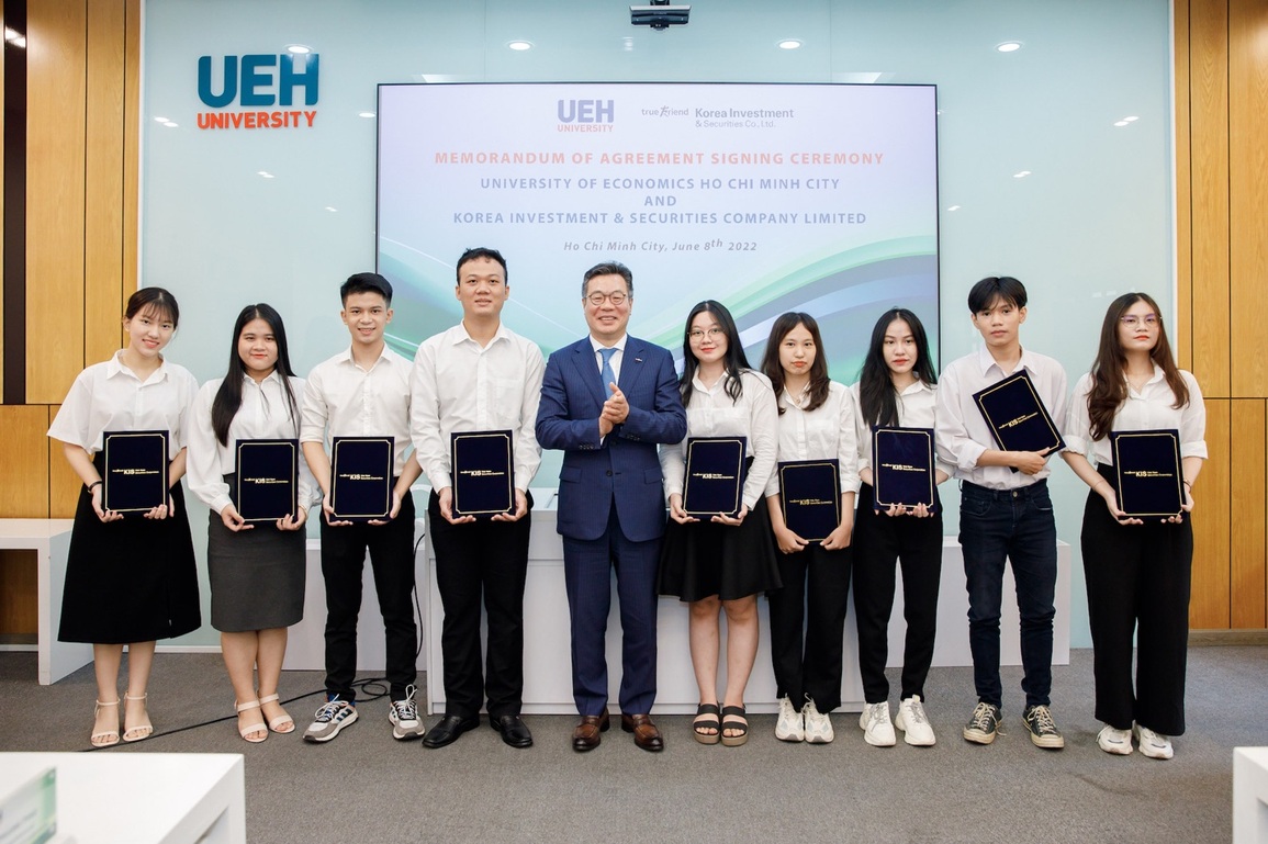 Chứng khoán KIS trao học bổng tới 400 triệu đồng cho sinh viên Việt Nam - 4 Chứng khoán KIS trao học bổng tới 400 triệu đồng cho sinh viên Việt Nam - 4