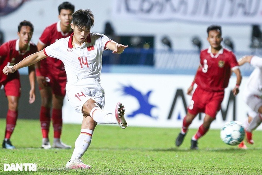 Quốc Việt bỏ lỡ phạt đền, Văn Chuẩn hóa người hùng của U23 Việt Nam - 1 Quốc Việt bỏ lỡ phạt đền, Văn Chuẩn hóa người hùng của U23 Việt Nam - 1