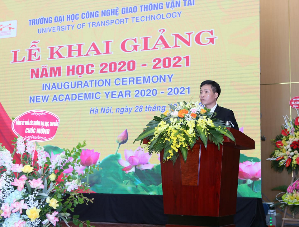 Khai giảng năm học mới, ĐH Công nghệ Giao thông Vận tải hướng về miền Trung - 3 Khai giảng năm học mới, ĐH Công nghệ Giao thông Vận tải hướng về miền Trung - 3